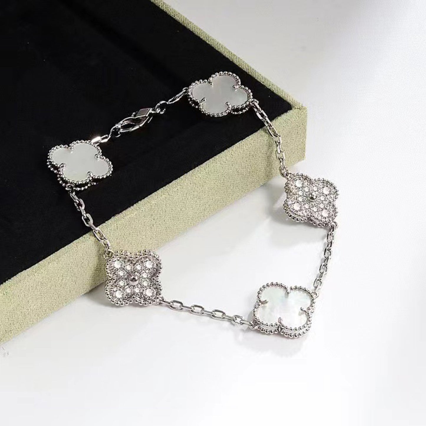 Vintage Clover Bracelet 5 Motifs for Woman