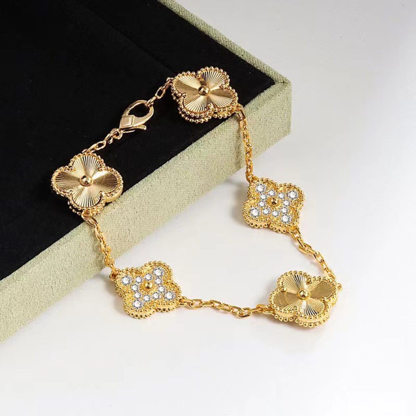 Vintage Clover Bracelet 5 Motifs for Woman