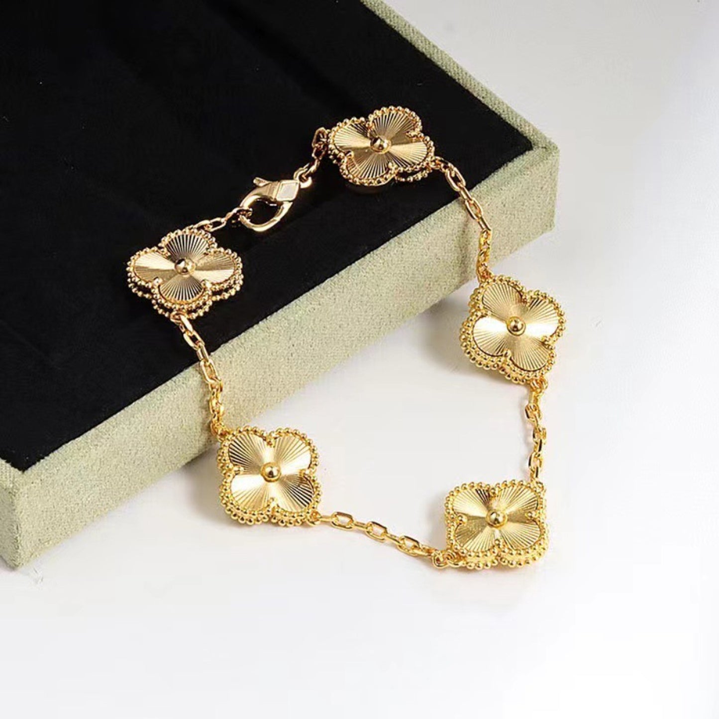 Vintage Clover Bracelet 5 Motifs for Woman