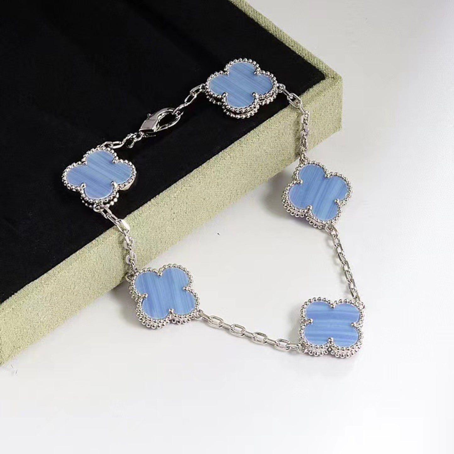 Vintage Clover Bracelet 5 Motifs for Woman