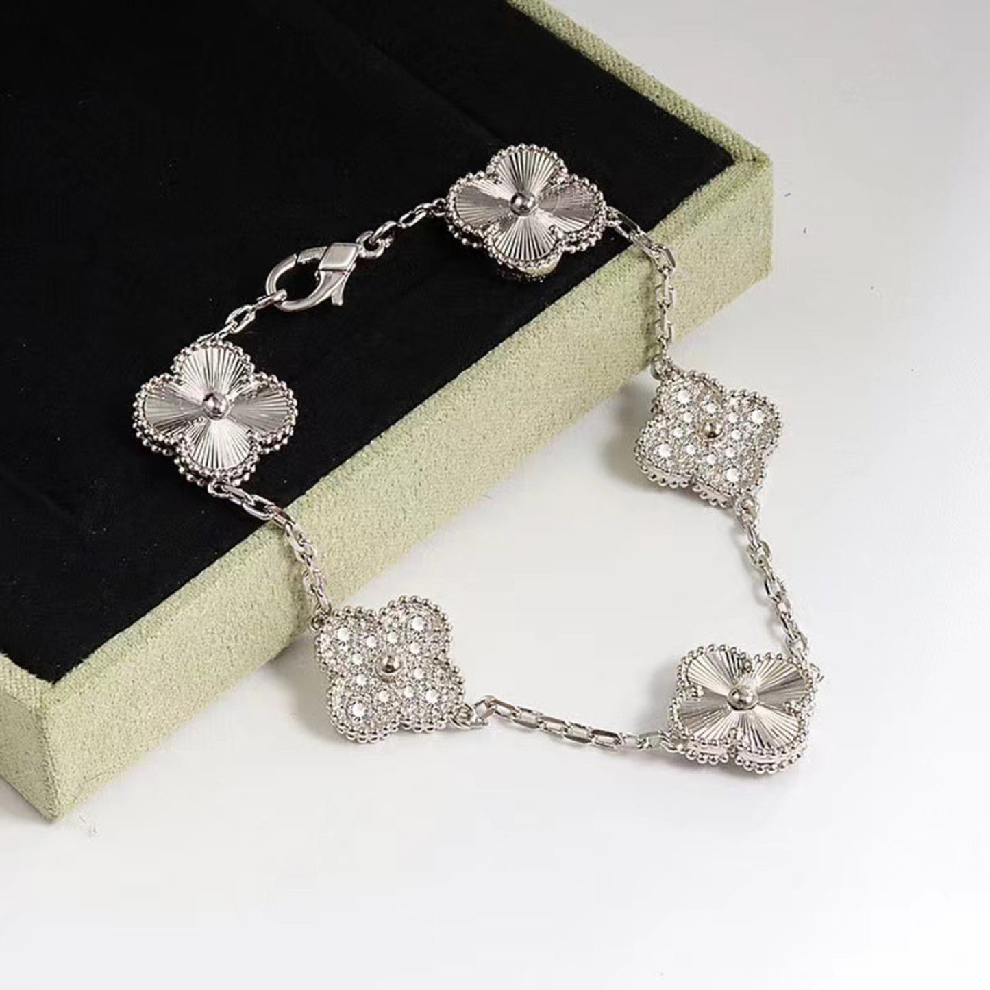 Vintage Clover Bracelet 5 Motifs for Woman