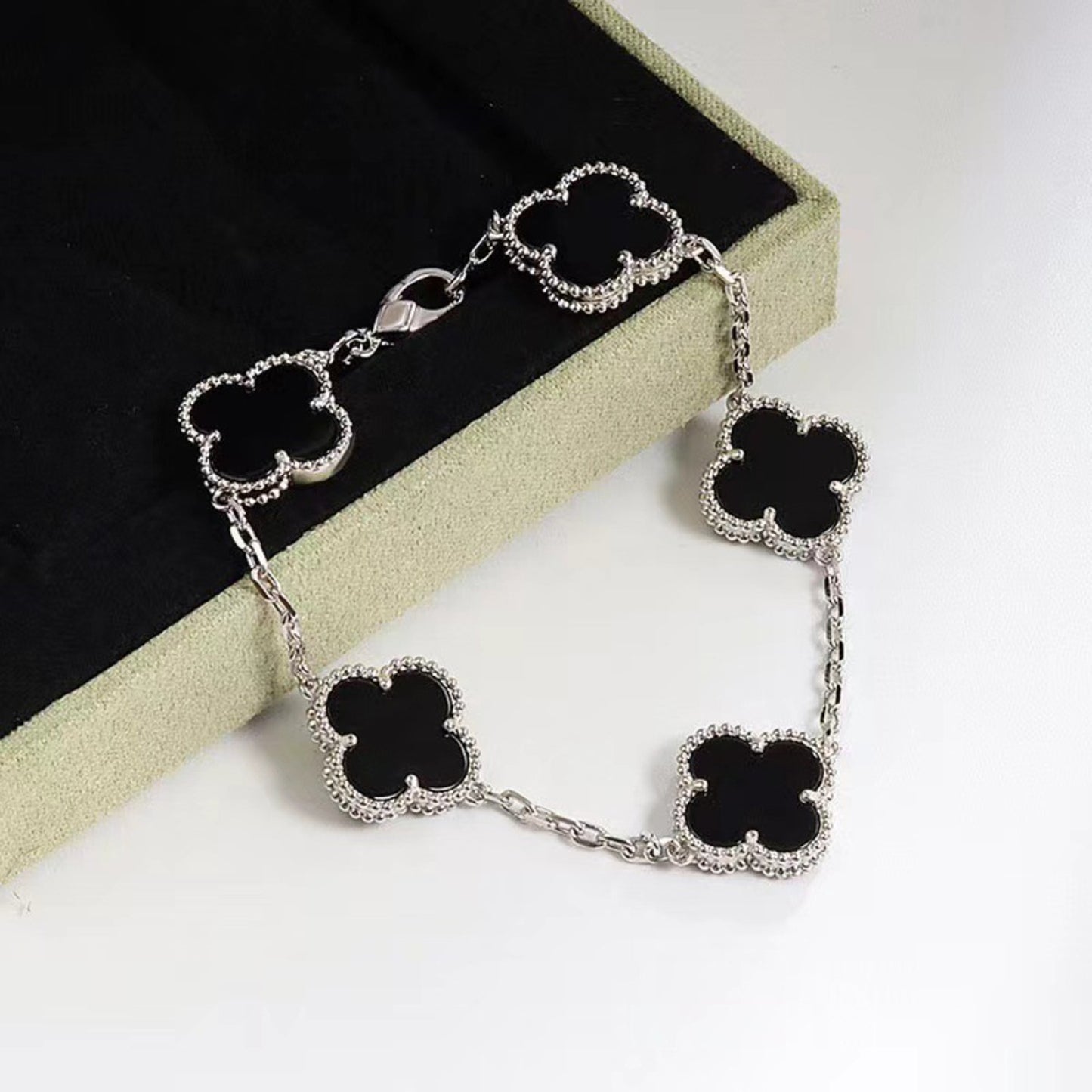 Vintage Clover Bracelet 5 Motifs for Woman