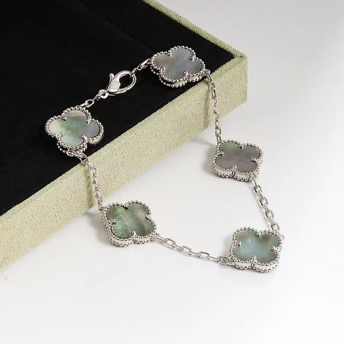 Vintage Clover Bracelet 5 Motifs for Woman