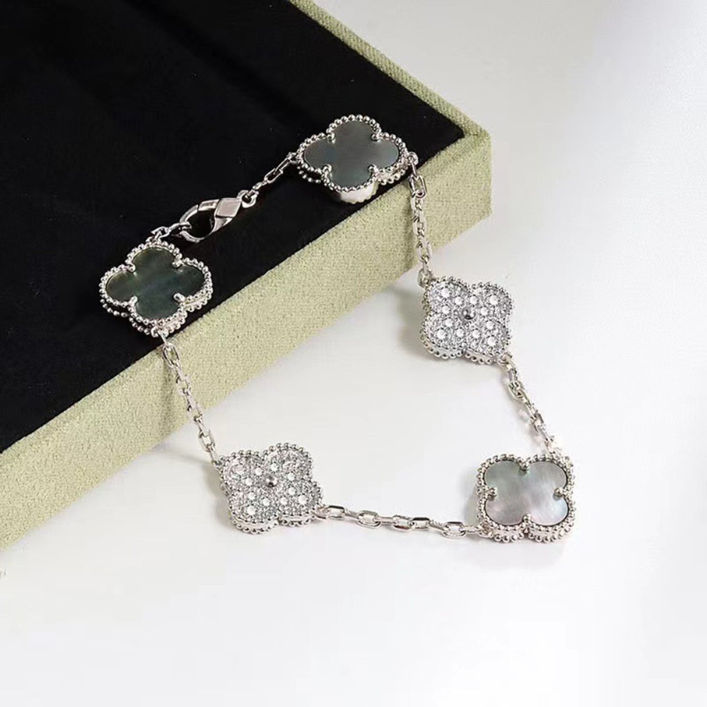 Vintage Clover Bracelet 5 Motifs for Woman