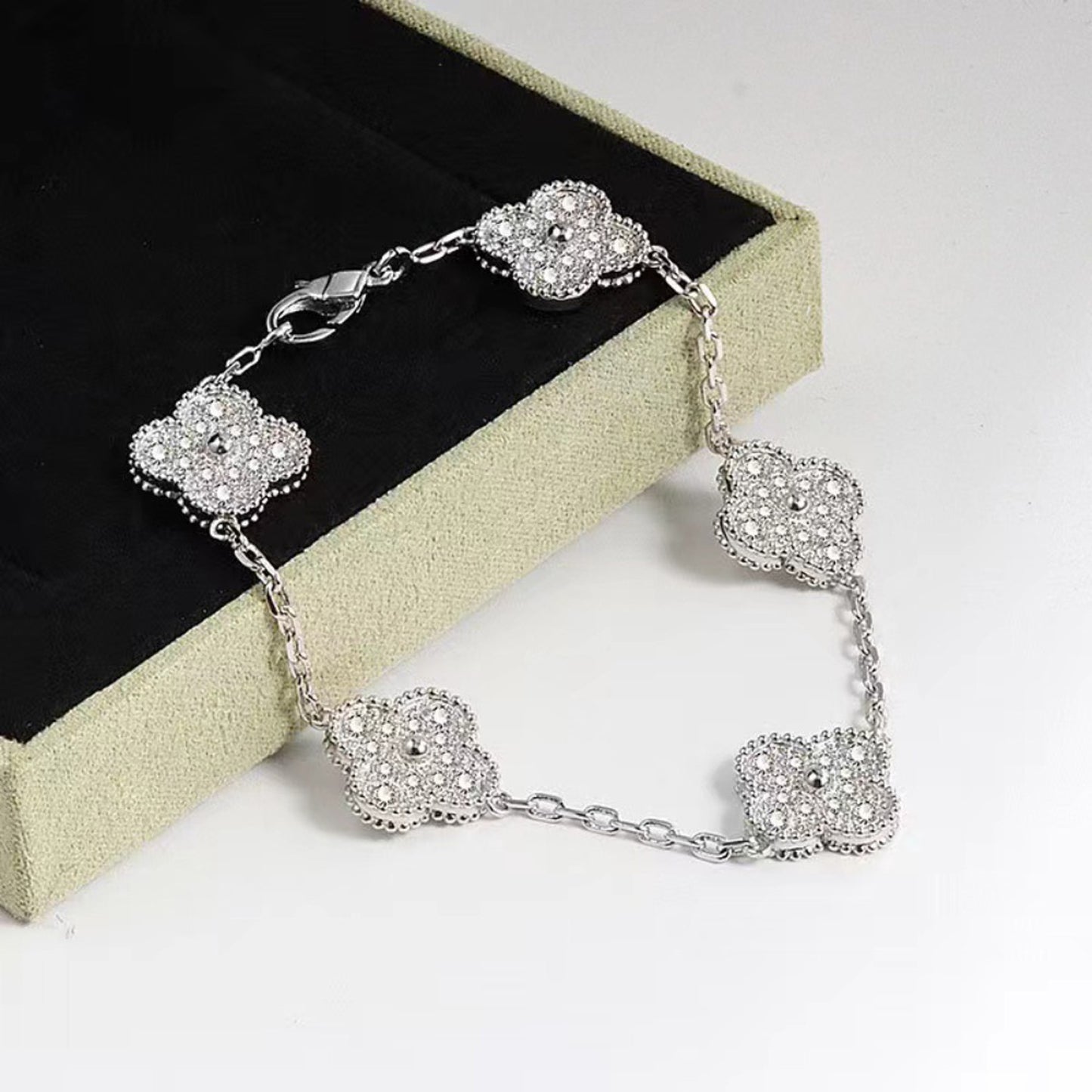 Vintage Clover Bracelet 5 Motifs for Woman