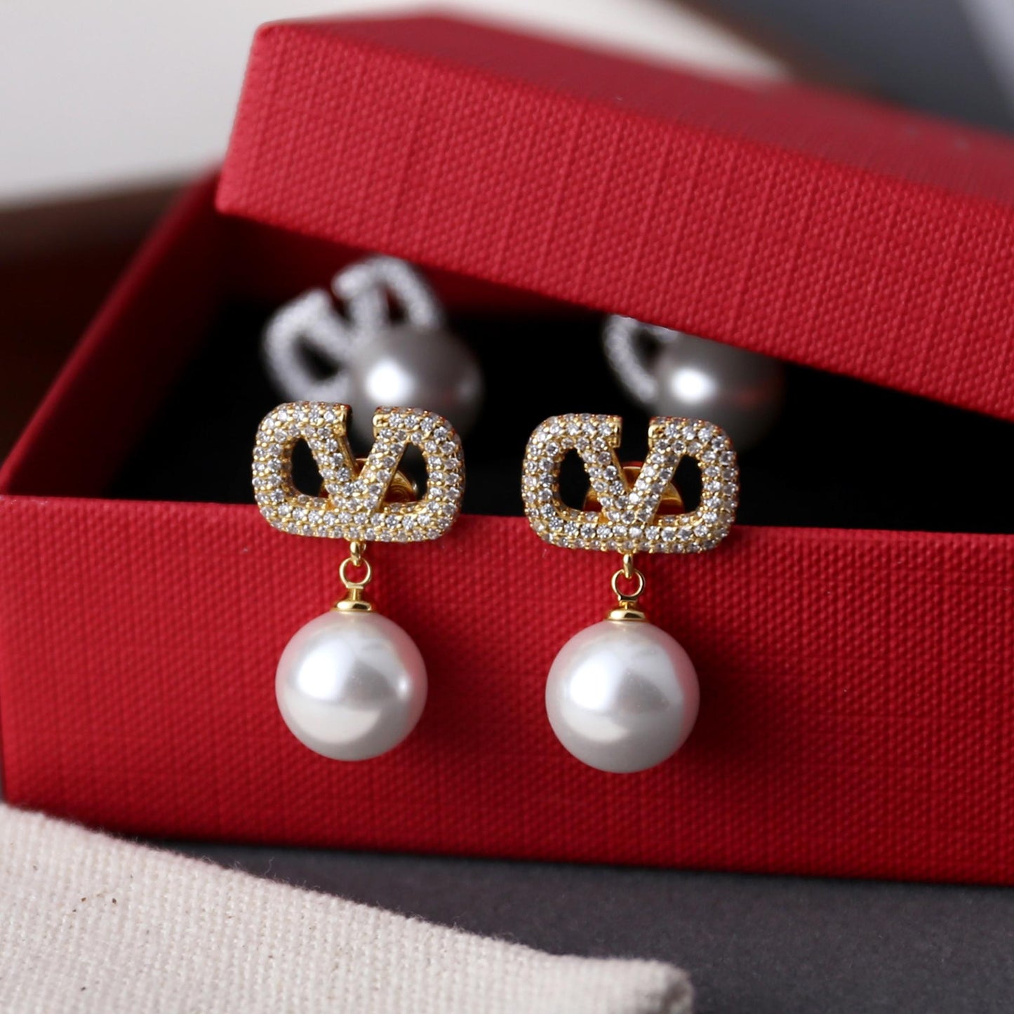 Vintage Pearl Pavé Stud Earrings, Fashionable White Pearl Dangling Earrings, Gold Pearl Earrings for women, Vintage jewelry, Gift for her