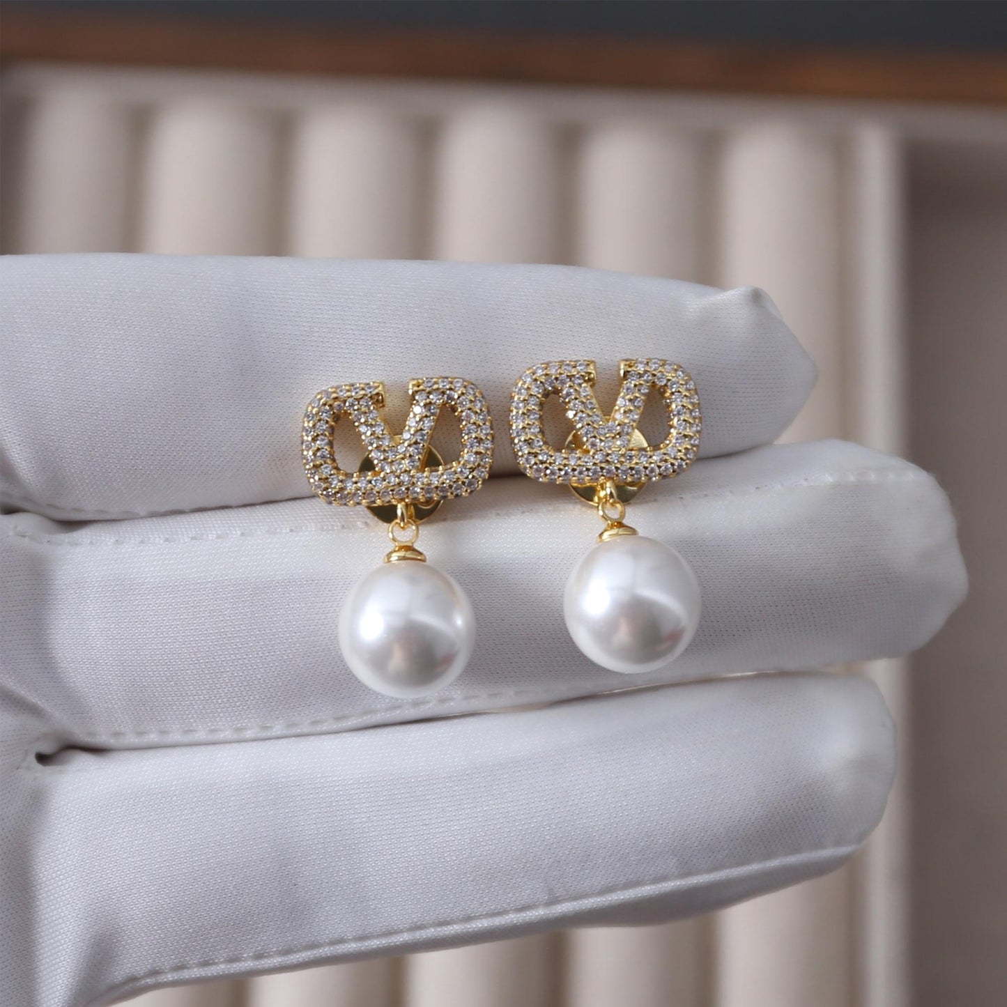 Vintage Pearl Pavé Stud Earrings, Fashionable White Pearl Dangling Earrings, Gold Pearl Earrings for women, Vintage jewelry, Gift for her