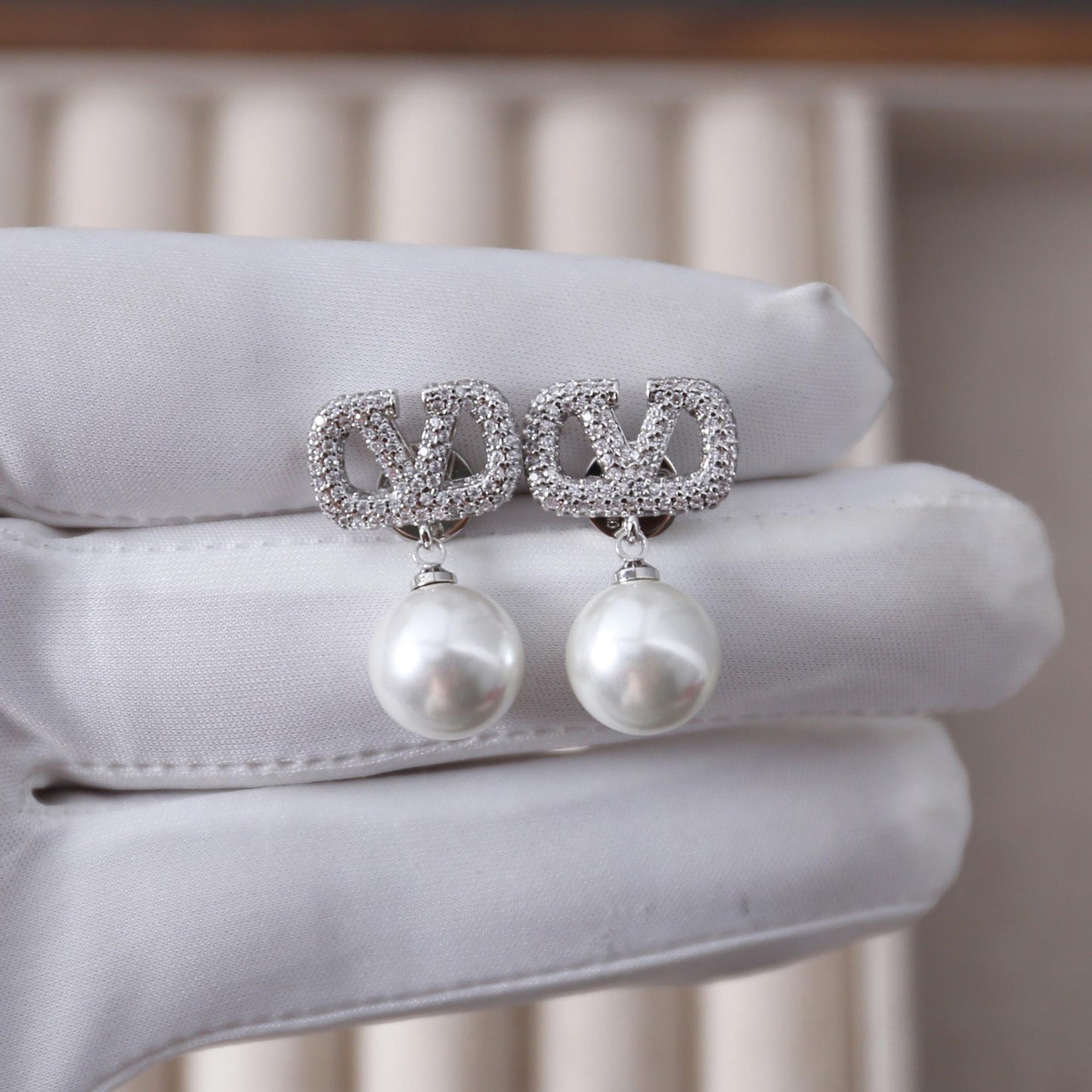 Vintage Pearl Pavé Stud Earrings, Fashionable White Pearl Dangling Earrings, Gold Pearl Earrings for women, Vintage jewelry, Gift for her