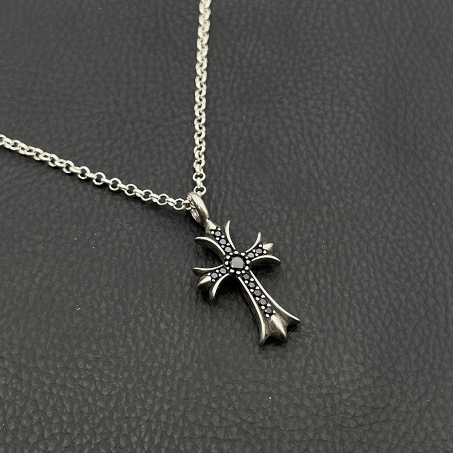Cross Vintage White Gold Diamond Necklace for Men ＆ Women Designer Eternal Hearts Goth Silver White  Diamond Cross Necklace