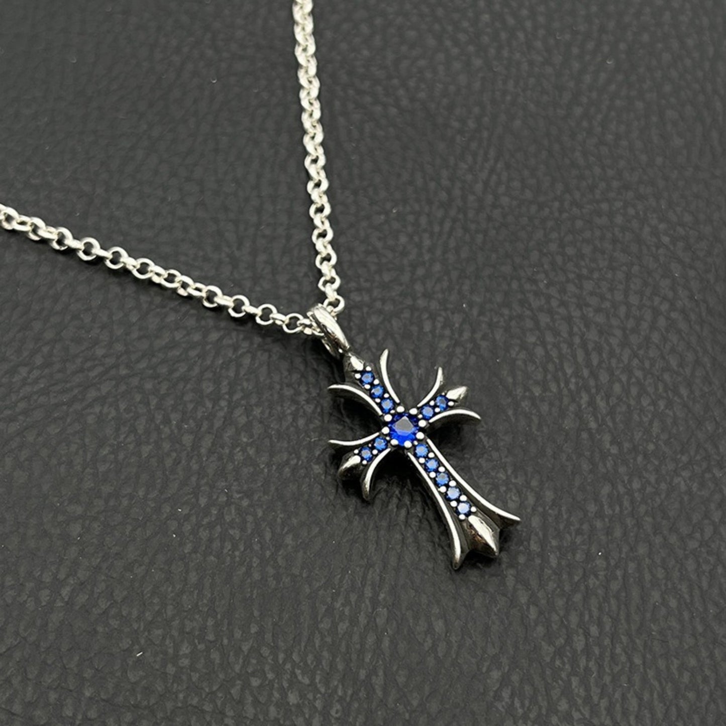 Cross Vintage White Gold Diamond Necklace for Men ＆ Women Designer Eternal Hearts Goth Silver White  Diamond Cross Necklace