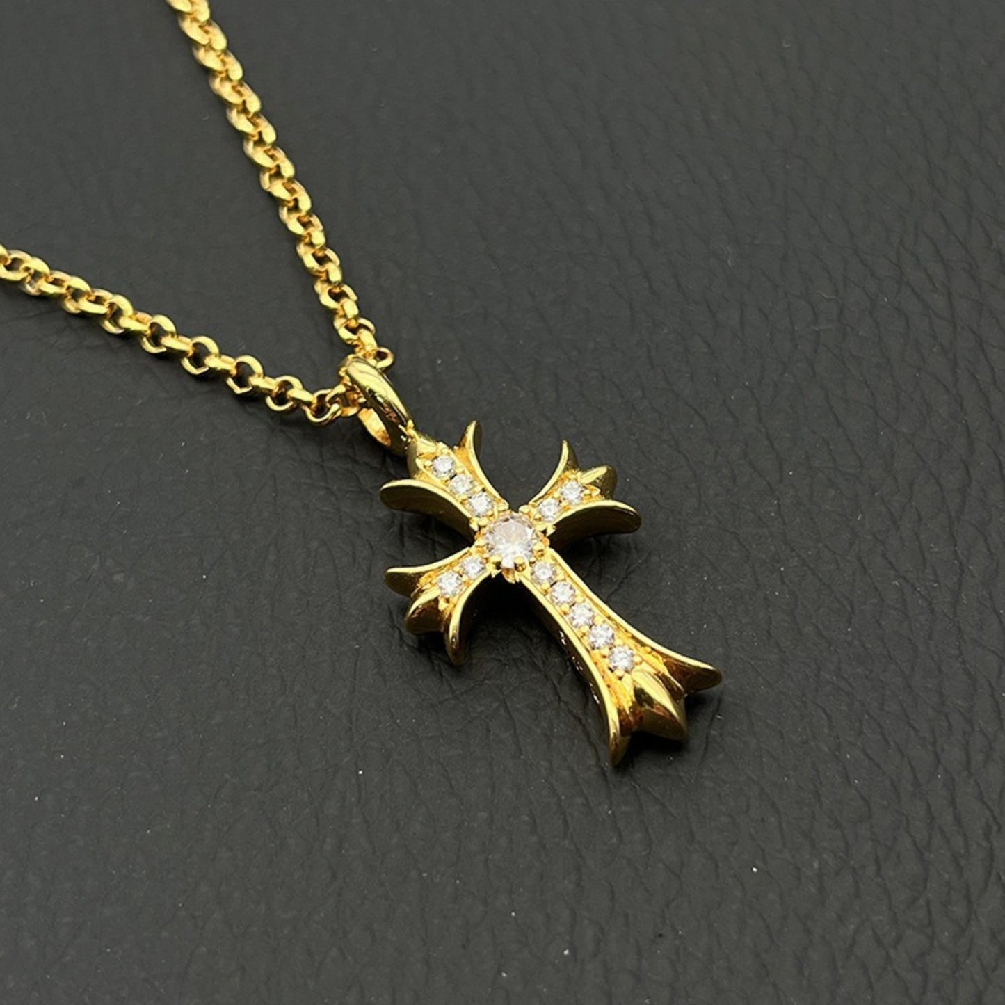 Cross Vintage White Gold Diamond Necklace for Men ＆ Women Designer Eternal Hearts Goth Silver White  Diamond Cross Necklace