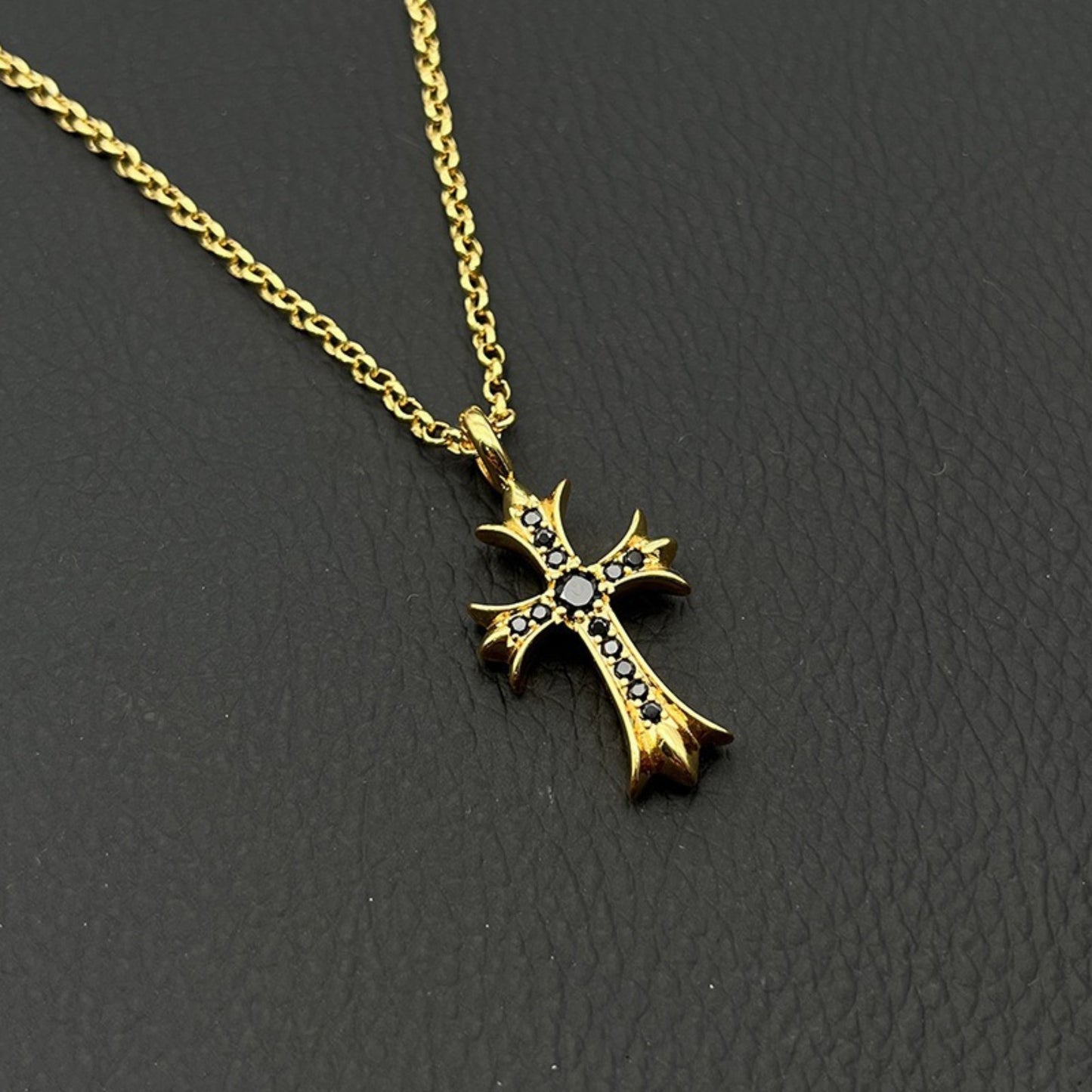 Cross Vintage White Gold Diamond Necklace for Men ＆ Women Designer Eternal Hearts Goth Silver White  Diamond Cross Necklace